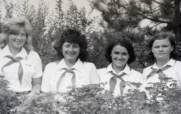 Вера Соина (Цыбуля),  Ольга Морозова, Галина Харченко, Нина Козлова.  1976 год