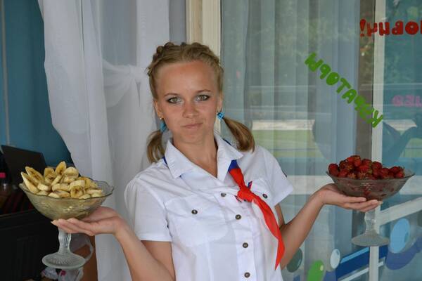 Оленька Устинова с