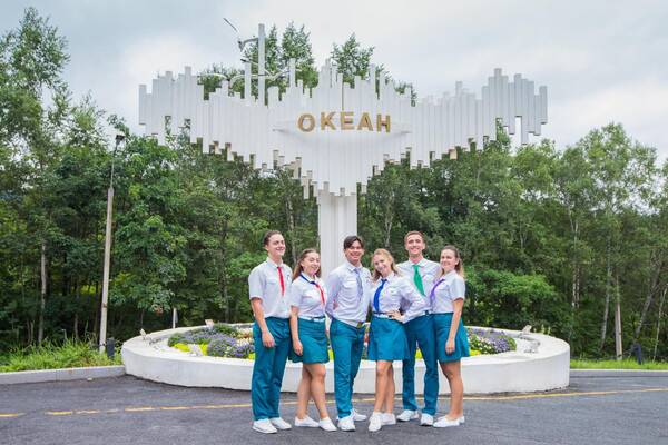 в океане.................