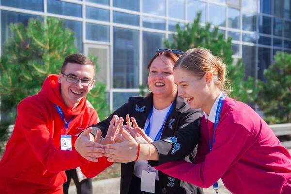 Делегация «Орлёнка» принимает участие во Всероссийском форуме «Большие смыслы 2023», который проходит в ВДЦ «Смена» с 11 по 13 октября.........