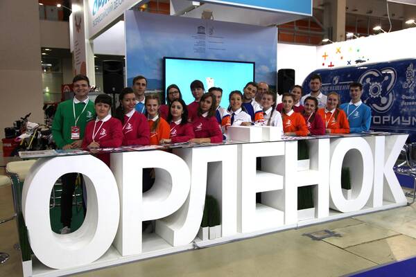 UuGEIJp9hYw.jpgДелегация Всероссийского детского центра «Орлёнок» продолжает принимать участие в Московском международном салоне образования.