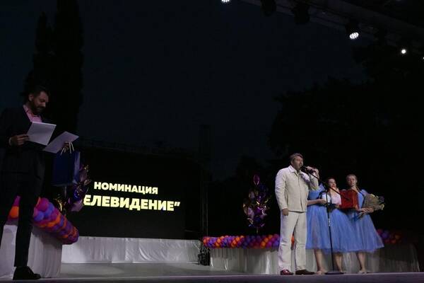 У микрофона кинорежиссёр, сценарист и продюсер Олег Штром.