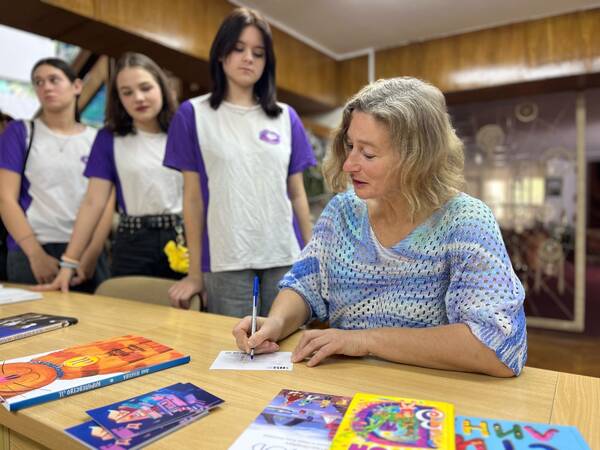 встреча с Анной Игнатовой – российским детским писателем, педагогом, членом Союза писателей Санкт Петербурга, членом литсовета Международной литературной премии им.В. П. Крапивина..