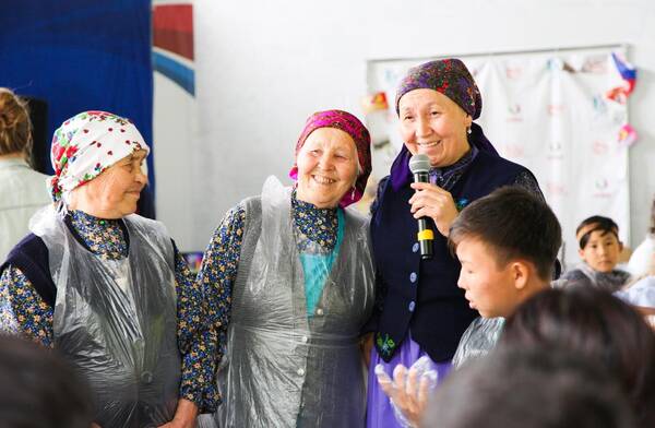 Педагоги и сотрудники   «Орлёнка» встретились с бабушками из    Бураново...  .
