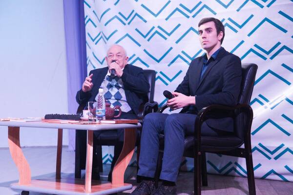 писателем, талантливым педагогом и просто интересным человеком Владимиром Васильевым.