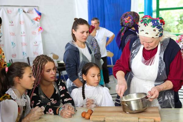 Педагоги и сотрудники   «Орлёнка» встретились с бабушками из Бураново....п