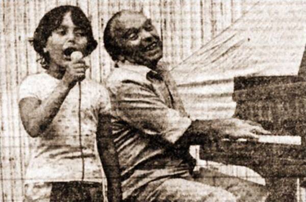 1979 06 07.jpg Лена Могучева и Владимир Шаинский исполняют песню «Пропала собака».