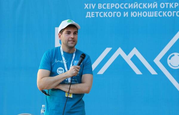 российским журналистом , телеведущим, Лауреатом индустриальной телевизионной премии «ТЭФИ» Дмитрием Борисовым