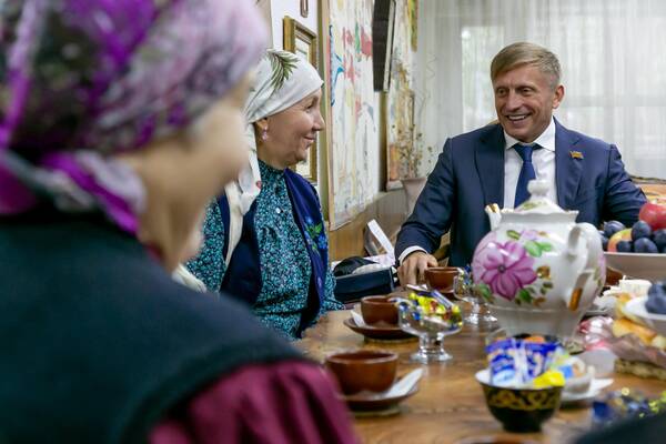 Педагоги и сотрудники   «Орлёнка» встретились с бабушками из Бураново....