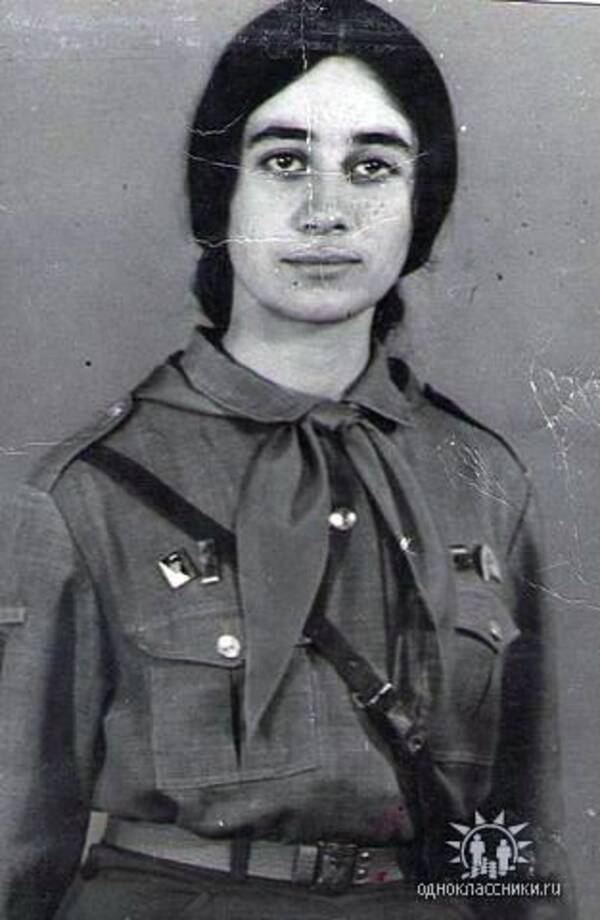 Шогенова Людмила. 1974 – 1976 гг. Стремительная. Вожатая. Баксан.  Кабардино  Балкария.