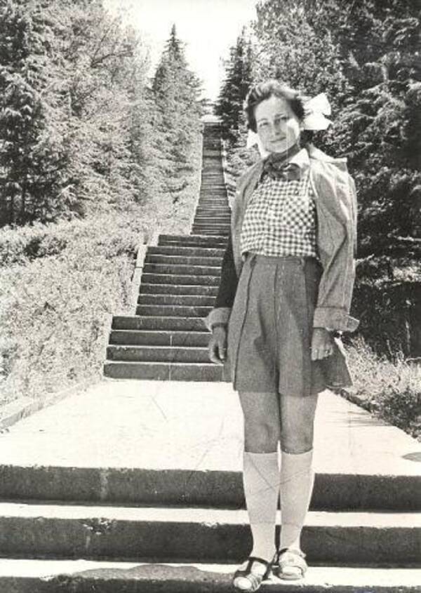 Саженина (Алексеева)  Татьяна. 1979    1982 гг. летние смены. Звёздная. Вожатая. Воронеж.