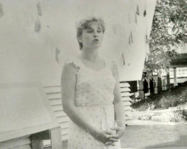 Веденеева (Минеева) Ольга. 1986 г., летние смены.  Комсомольский. Вожатая. Кострома.