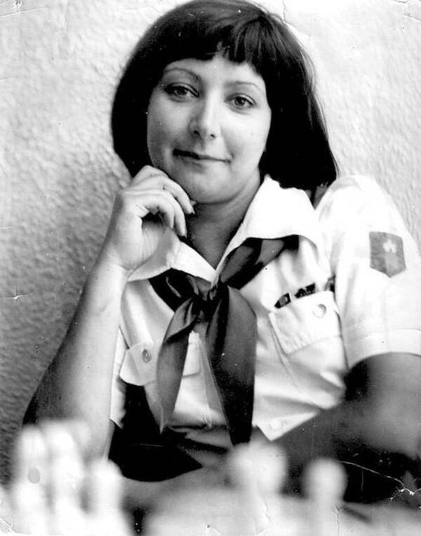 Шхалахова (Мазурова) Ирина. 1976   1997 гг. Звёздная. Вожатая. Кострома.