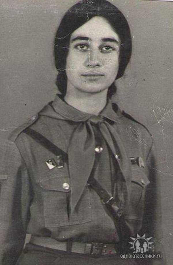 Шогенова Людмила. 1974 – 1976 гг. Стремительная. Вожатая. Баксан.  Кабардино  Балкария.