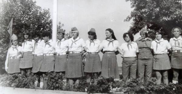 линейка прощания с ребятами отьезжающей домой Орленок 1984 г вожатский отряд