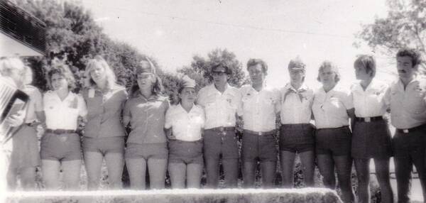 комс     1976