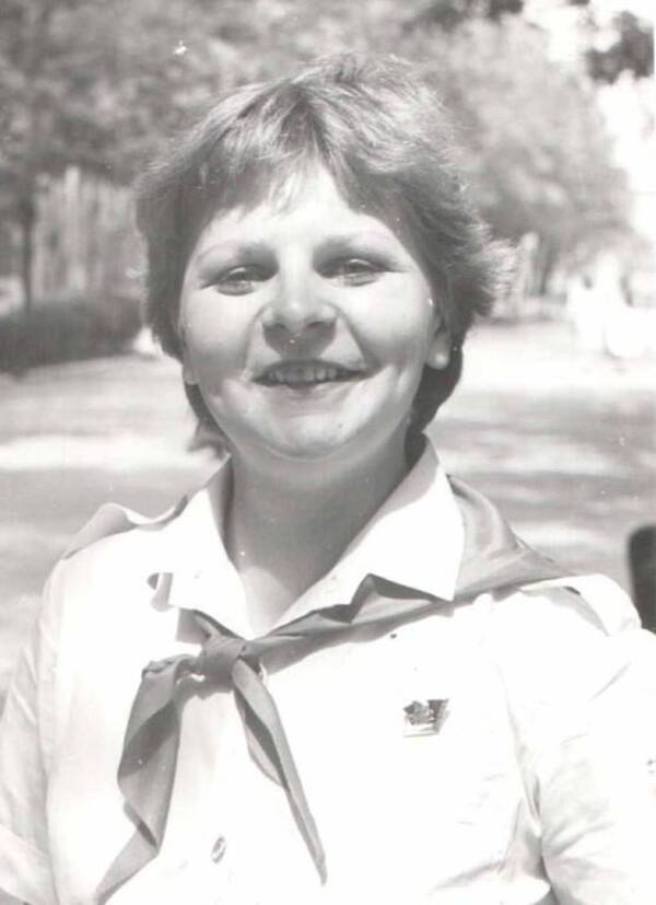 Тихомирова (Чайкина) Маргарита. 1983 – 1986 гг. Солнечная. Звёздная. Вожатая.