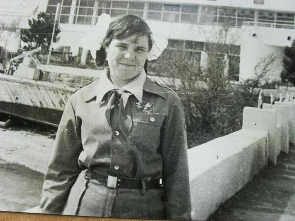 Цыганенко  Наталья. 1980 1981 гг. Солнечная. Звёздная.   Вожатая.  Владивосток.   Приморский.. jpg