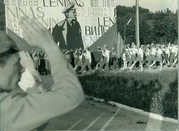 День рождения пионерской организации.19 мая 1972год.Торжественная линейка.