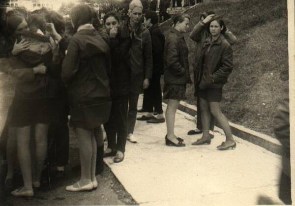 1971г. Др. Стремительная. Разъезд. В средине вожатый Колесов Виктор.