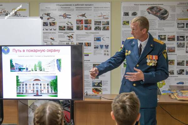муниципальный советник 3 класса, заместитель начальника Управления по делам ГО и ЧС городского округа города Салават Республики Башкортостан Руслан Грацкий.