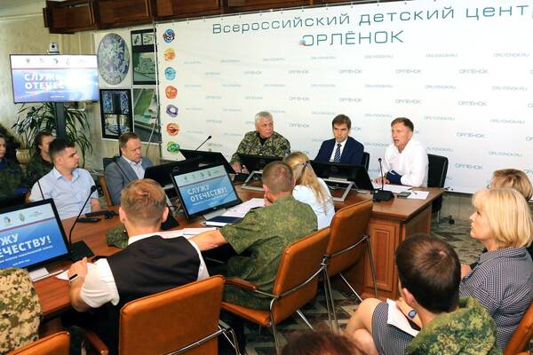начальник управления Президента Российской Федерации по общественным проектам Сергей Геннадьевич Новиков.э