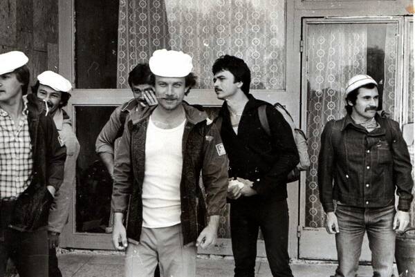 6 парней