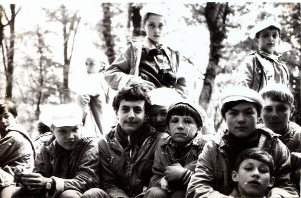 Пионерская пограничная застава. 1983 год. 18 отряд. Вожатые отряда   Ваня Куликов и Лиза Богер. 2 я летняя смена. Дружинный поход.