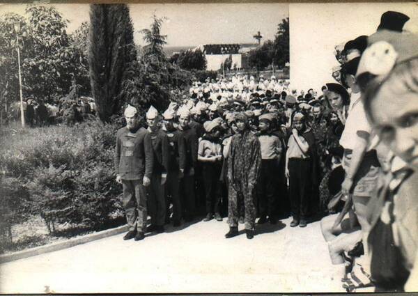 1971. Конкурс строя и песни. Вожатский отряд Юность b56h3N0vxwA