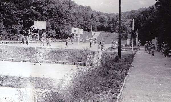 комс      1976