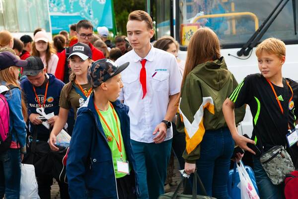 По поручению министра просвещения РФ О.Ю. Васильевой Орлёнок встретил первых 153 ребёнка из   зон  подтопления      Иркутской области.