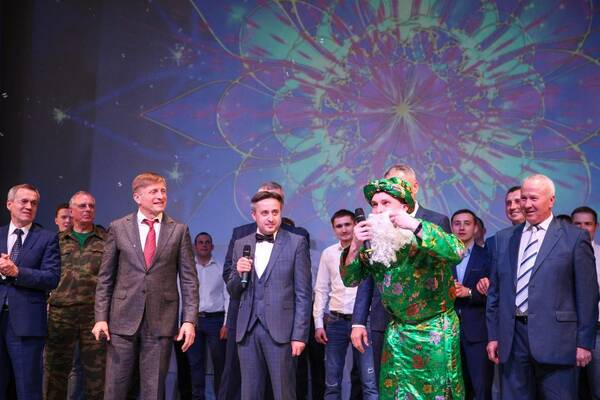 GBKbDZsJvrM.jpg  праздничный концерт к Международному женскому дню, подготовленный мужским коллективом ВДЦ
