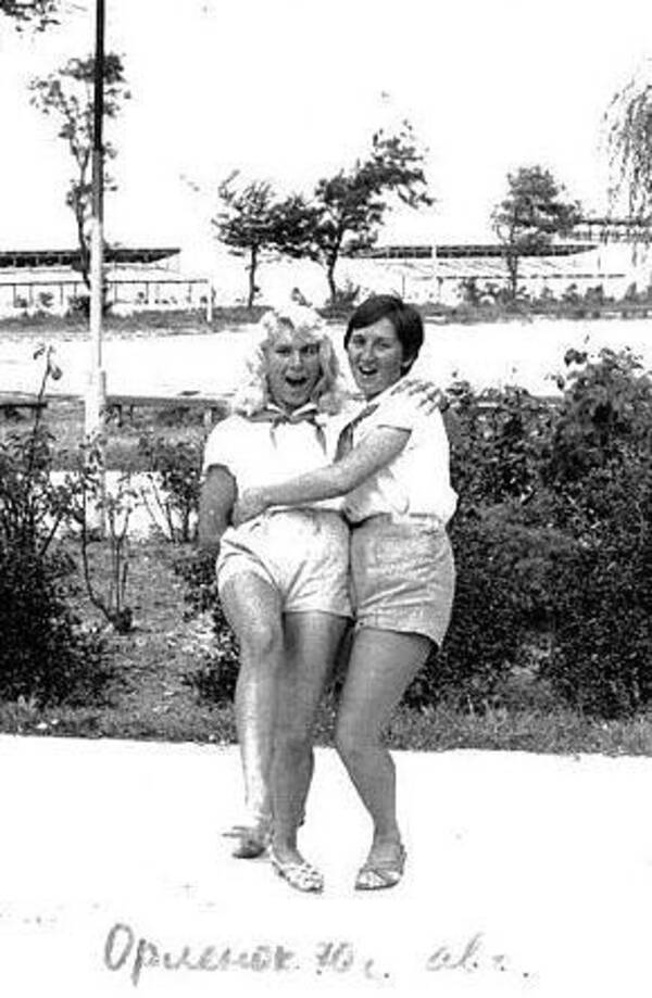 Татьяна Попова (Садохина)  и Галина Дронова.