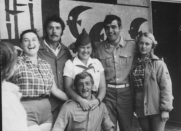 Надя Иванова,Зеленов Петр Иванович.,Тима,Коля Ефимов, Вера Кирей и сидит Сергей Степанов.