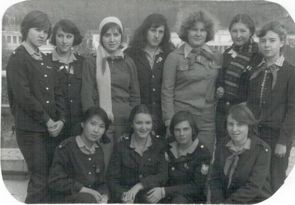Вожатые Мария Кузнецова и Татьяна Тишинина
