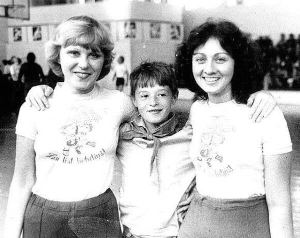 Вожатые  Маргарита Тесленко,   Ирина Гусева