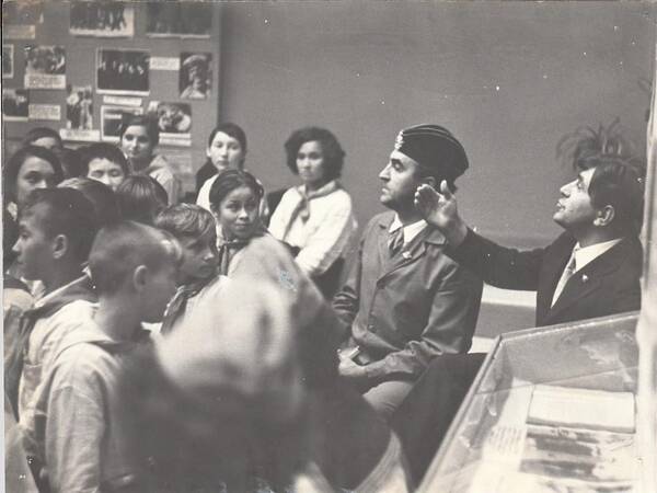 Начальник дружины Штормовая Станислав Петрович Савченко и нач.др.Стремительной, зам.нач.Управления Орлёнка Геннадий Алексеевич Попов