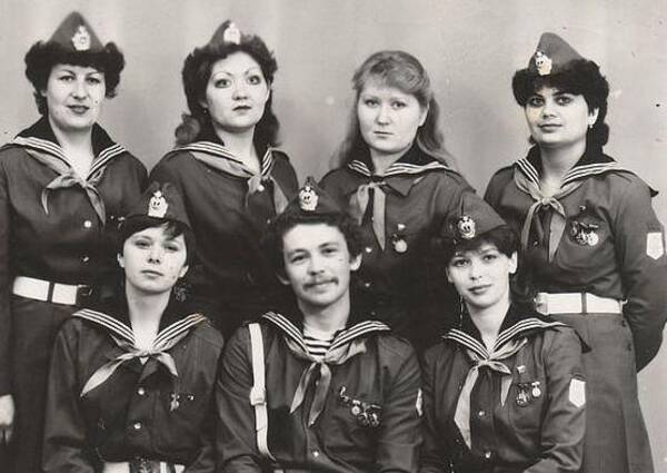 Оля Унру, Марина Степанова, Наташа Кузьмина, Таня Григорьева, Марина Сидорец, Володя Половинкин, Света Шишкина.