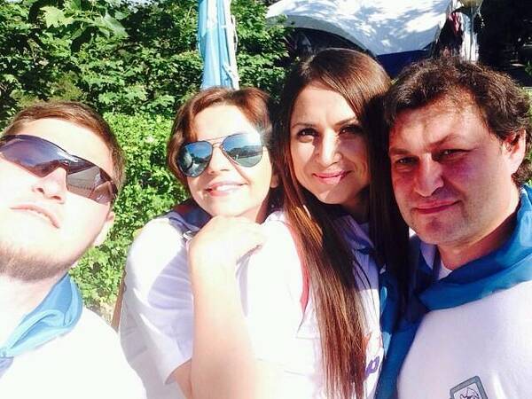 дмитрий гришин    справа