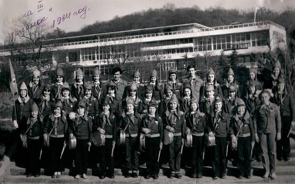 Тревожный 3 смена 1984г. Вожатые Беляев Володя, Есет Садырбаев, Соловьёв Коля и Рима Кононова Дерипалова