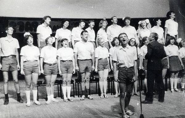 Хор спектакль Блеф.  Стремительная 1984