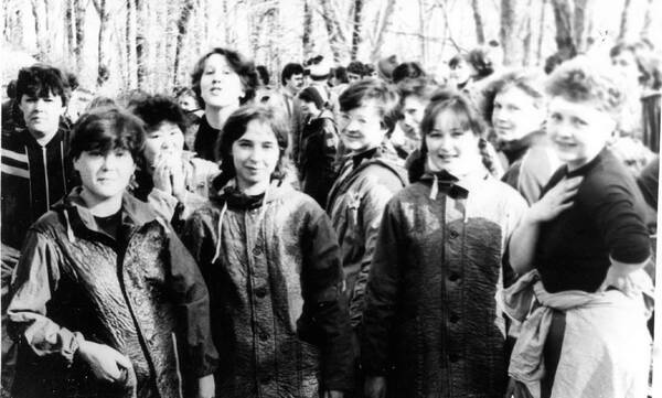ШПВ 1986. Орленок. Поход. Ирина Шагалина, Лариса Запащикова, Елена Охотникова, Надежда Ларионова. Наталья Волкова. Во втором ряду Галина Дятчина, Марина Ухинова, Ирина Овчинникова, Людмила Рыгаль.