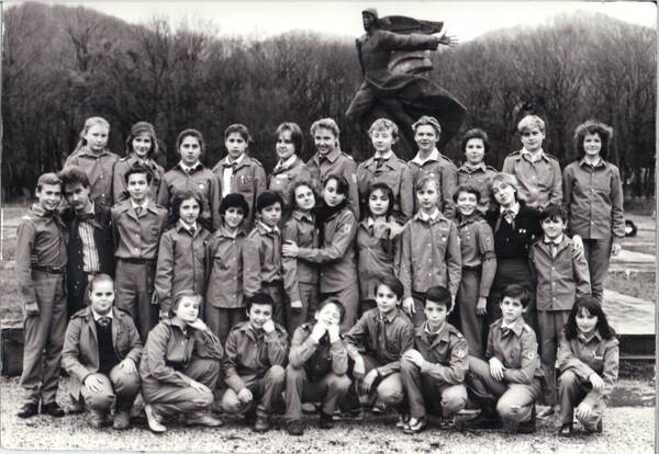 Вожатые Вера ивличева и Николай Толмачев  декабрь 1988  ..
