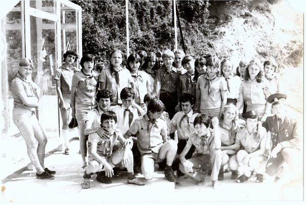 Пионерская пограничная застава. 1983 год. 18 отряд. Вожатые заставы   Ваня Куликов и Лиза Богер. 2 я летняя смена. Начальник заставы   Зотов Валерий..